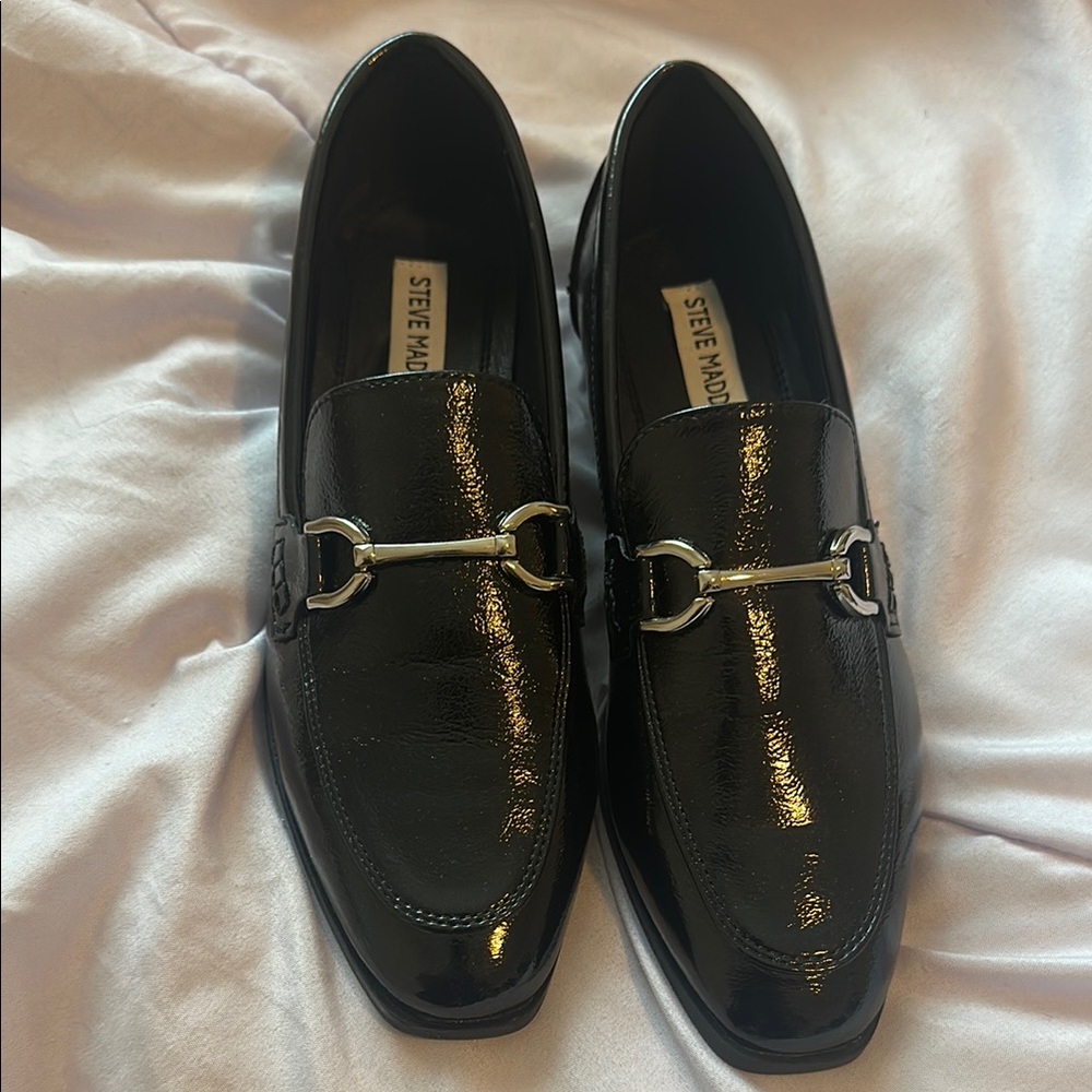 Steve Madden Black Flats with Timeless Elegance